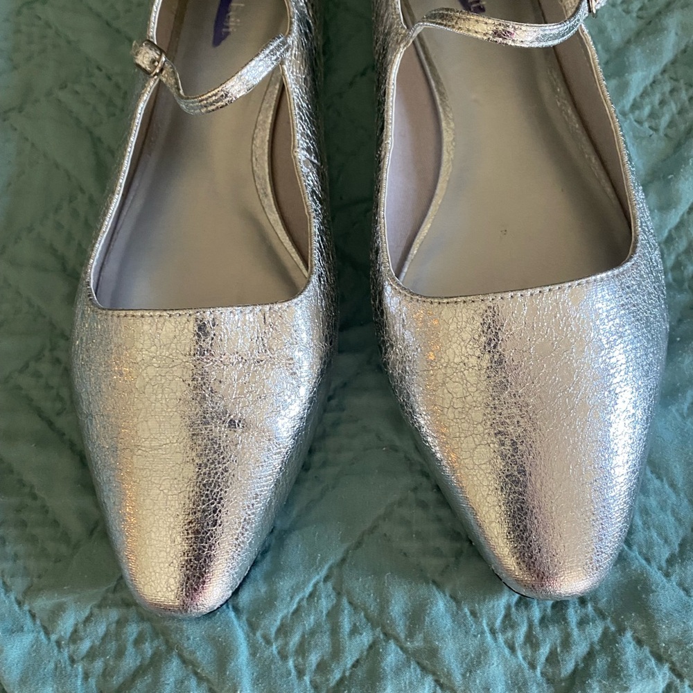 NEW Lovely Silver Ladies Ballet Mary Jane Flats Shoes 11 Summer Evening Wedding - Picture 2 of 7